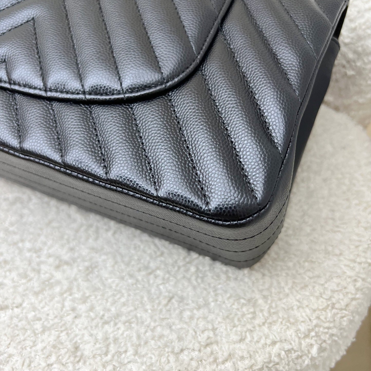 Chanel Medium Classic Flap CF in Chevron Quilted Black Caviar and SHW (Model: A01112)