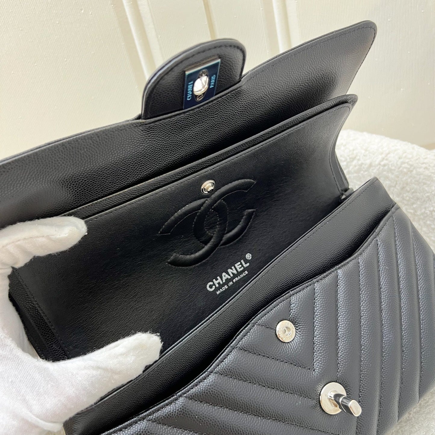 Chanel Medium Classic Flap CF in Chevron Quilted Black Caviar and SHW (Model: A01112)