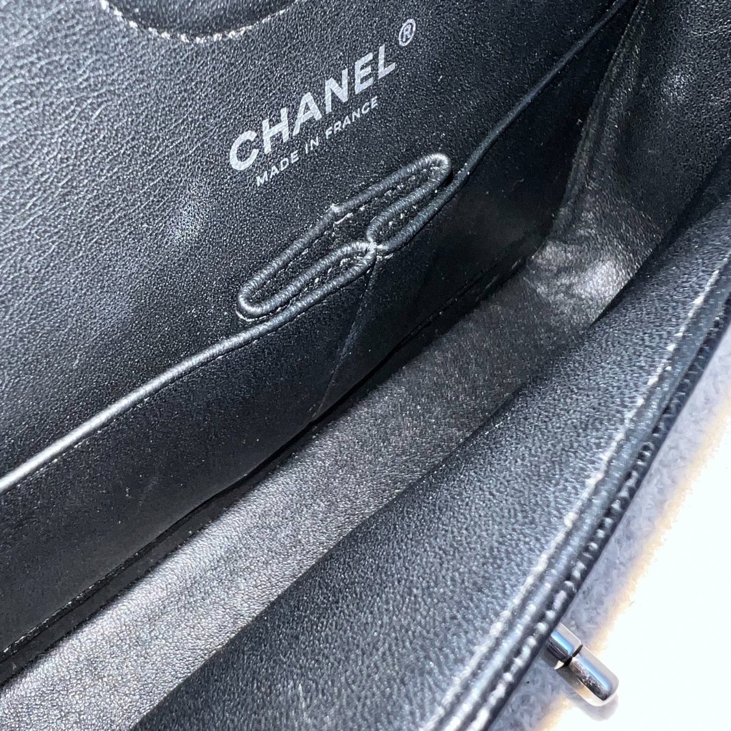 Chanel Medium Classic Flap CF in Chevron Quilted Black Caviar and SHW (Model: A01112)