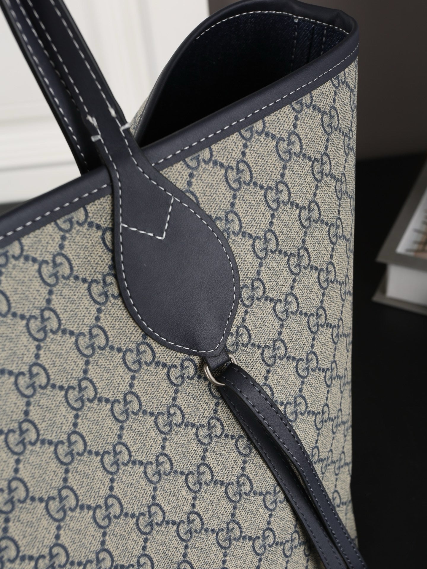 GC717 Gucci Totissima Large Reversible Tote Bag / 11"W x 10.6"H x 10.6"D