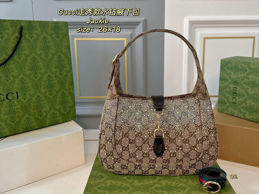 GC716 Gucci Jackie 1961 Medium Bag / 10.8"W x 7.5"H x 1.6"D
