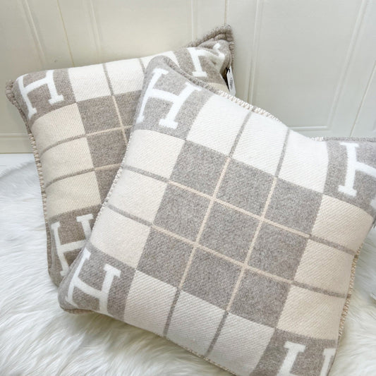 Hermes Avalon III Small Model Pillow in Coco Camomille Merinos Wool and Cashmere (1 Pair)