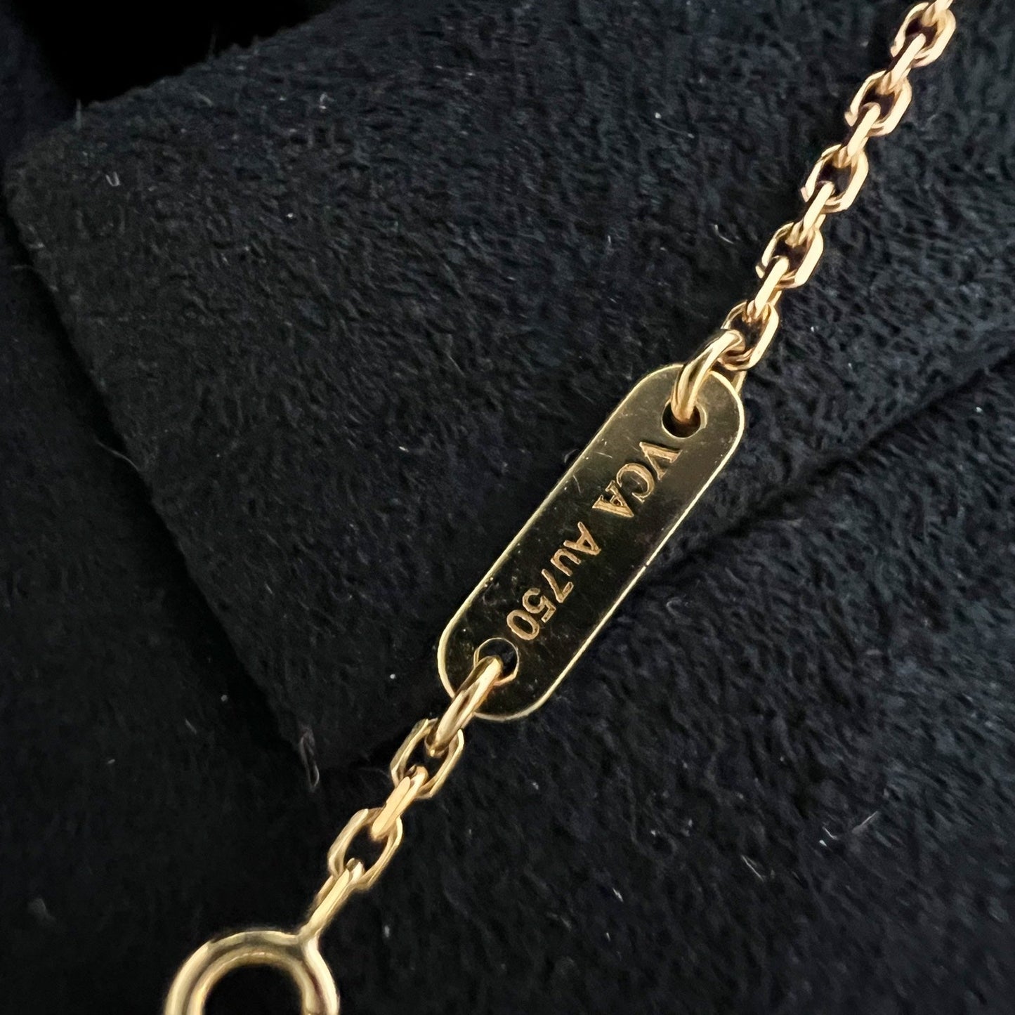 Van Cleef & Arpels VCA Mini Model Frivole Bracelet with 1 Emerald in 18K Yellow Gold (Ref: VCARP7SC00)