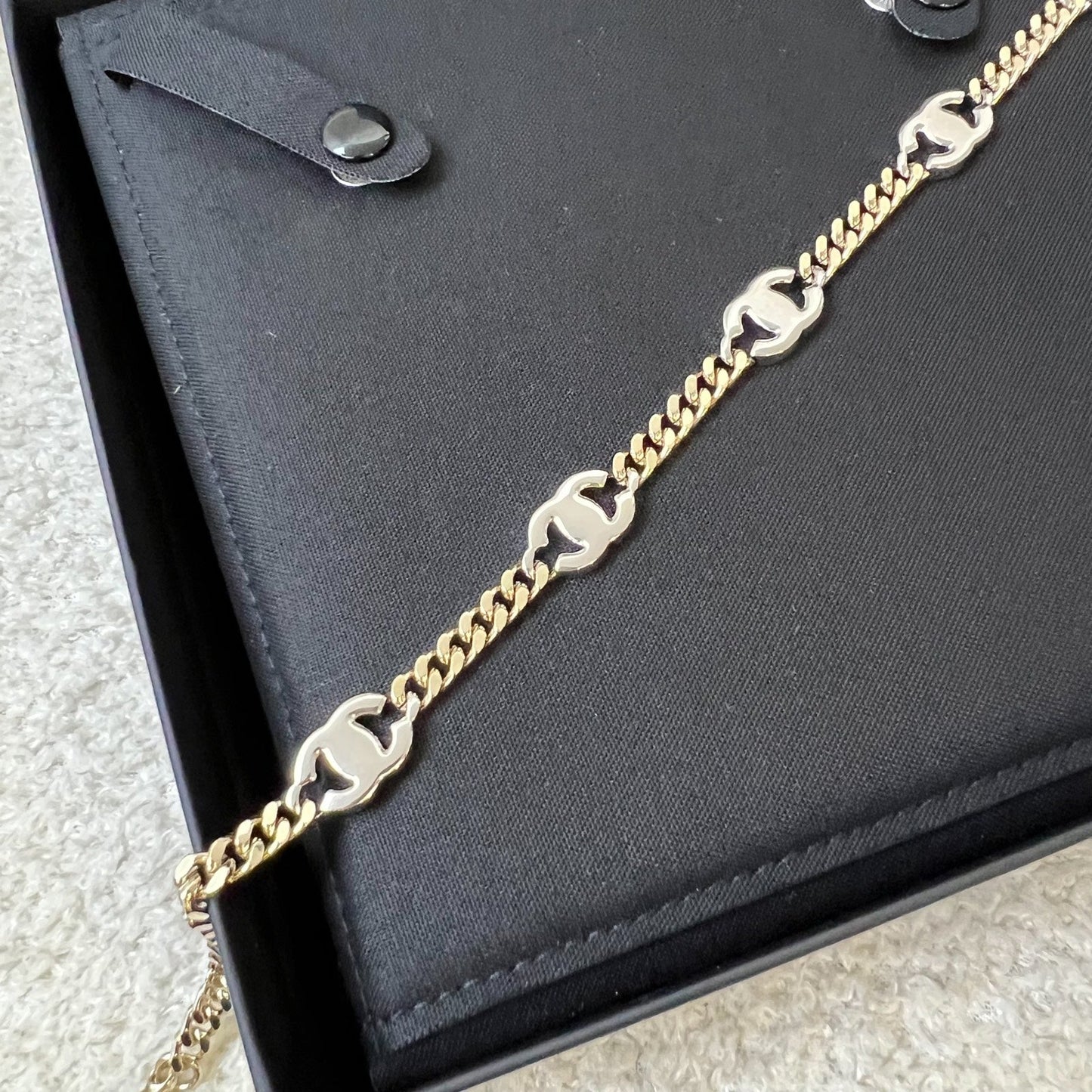 Chanel Diamantes Studded CC Motif Choker Necklace in LGHW (Model: AB6444)