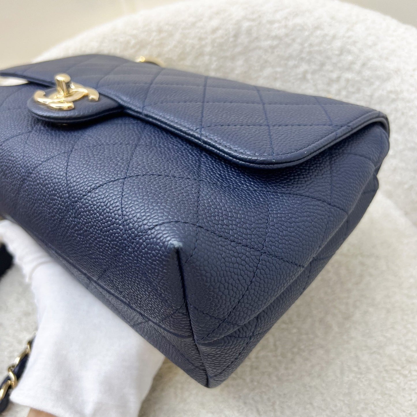 Chanel City Walk Flap in Navy Caviar LGHW (Model: AS1574)