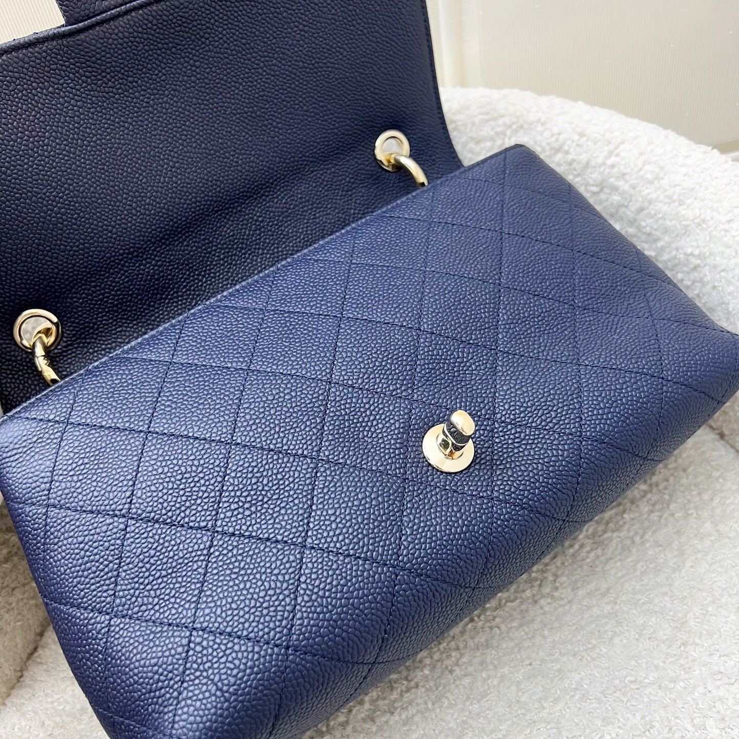 Chanel City Walk Flap in Navy Caviar LGHW (Model: AS1574)