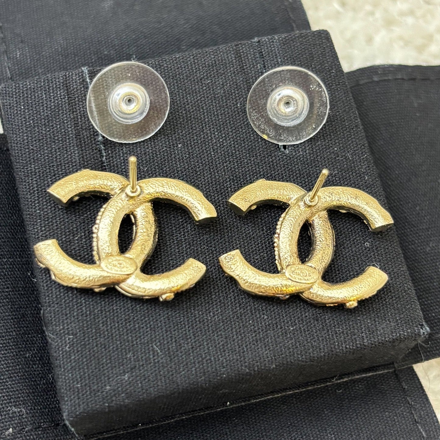 Chanel 19C CC Logo Earrings with Blue Crystals in GHW