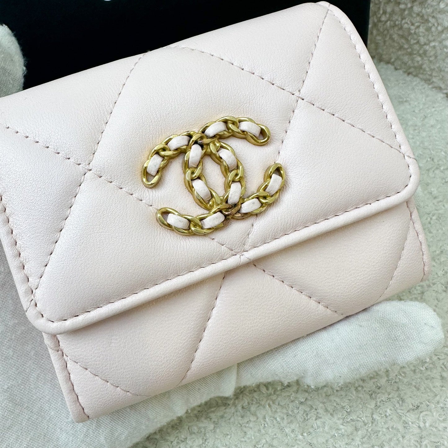 Chanel 19 XL Card Holder in 22P Pink Lambskin GHW