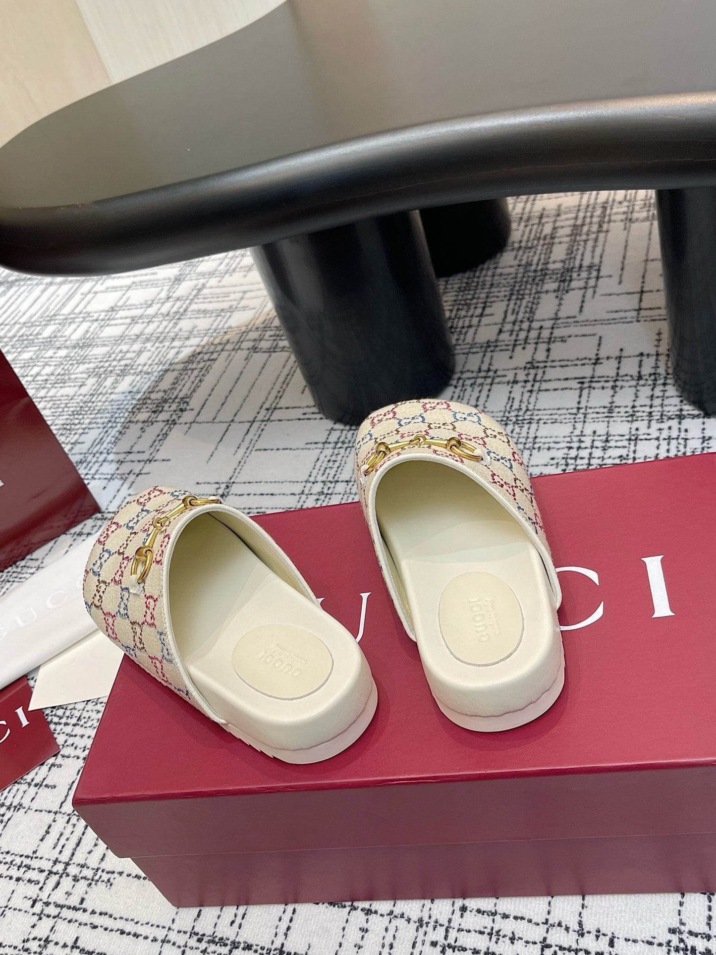 SE1635 Women's GUCCI Slipper with Crystal / Size5-9