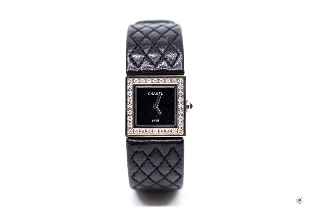 Chanel Boy-friend Acier Etanche 30M Quartz With Diamonds Black Leather Circumference 15CM Watches Shw