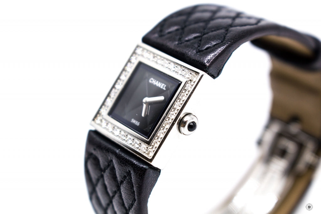 Chanel Boy-friend Acier Etanche 30M Quartz With Diamonds Black Leather Circumference 15CM Watches Shw
