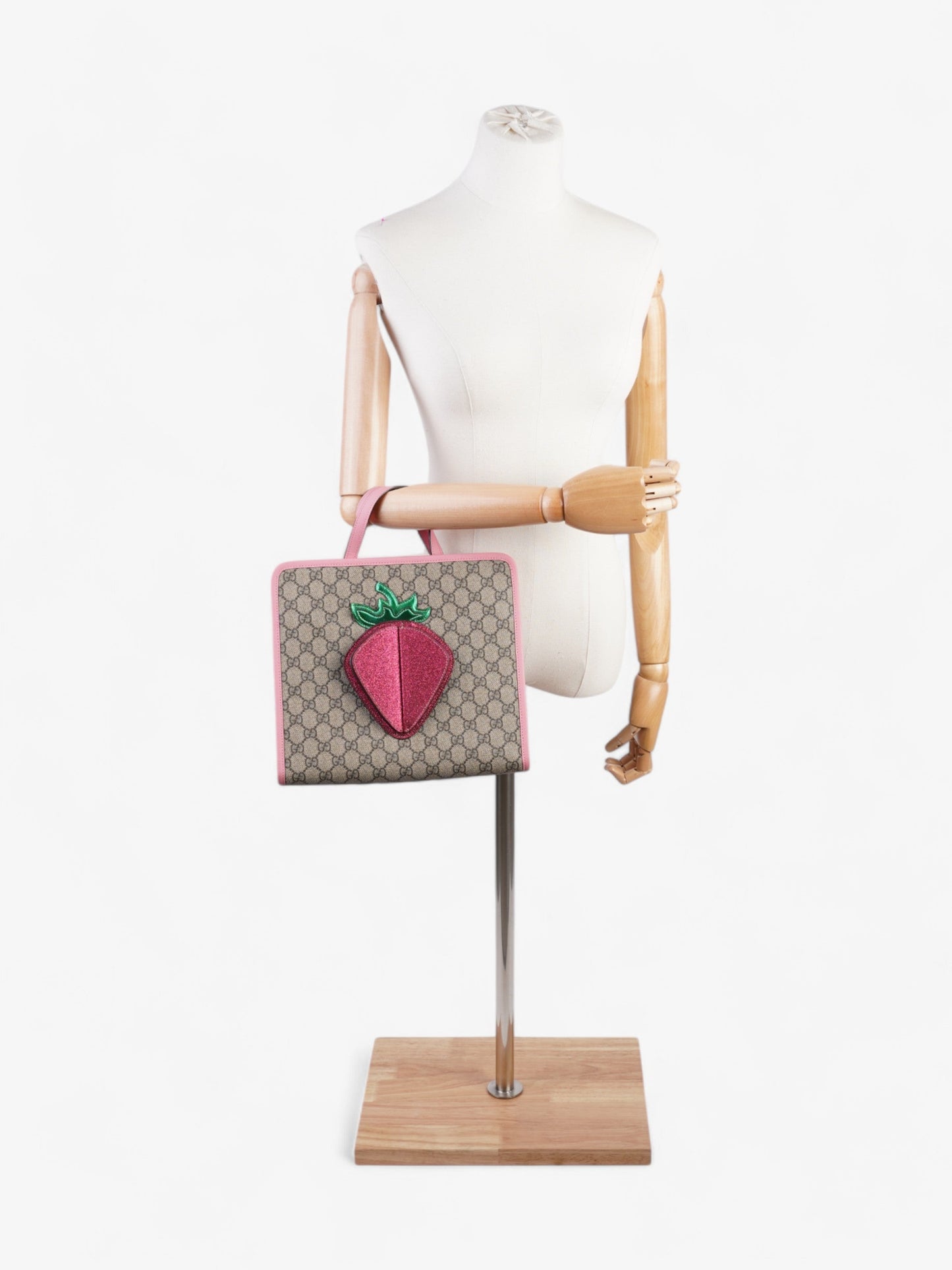Gucci Strawberry Logo Print Tote GG Supreme / Pink Canvas