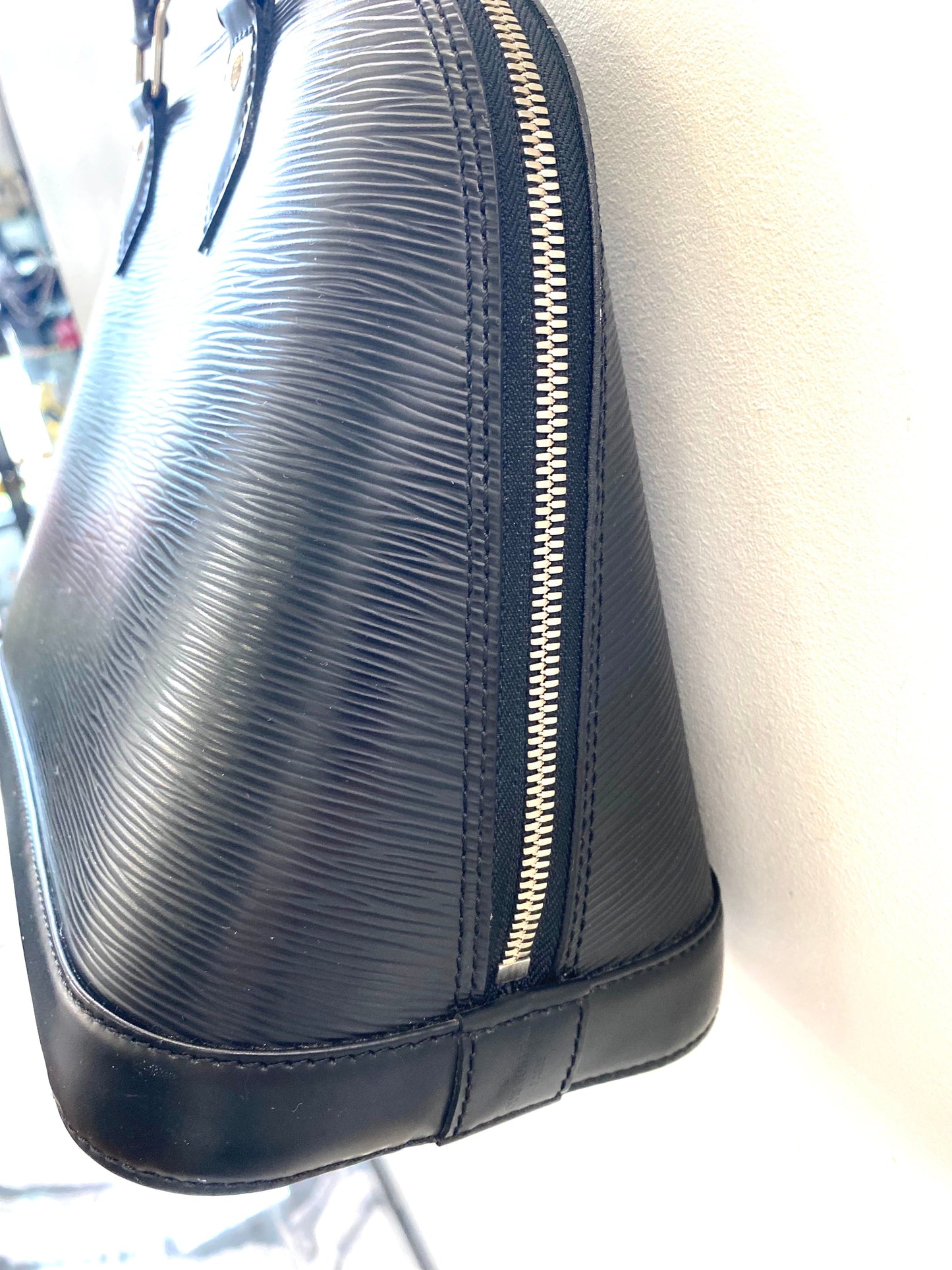 LOUIS VUITTON EPI LEATHER ALMA PM IN BLACK