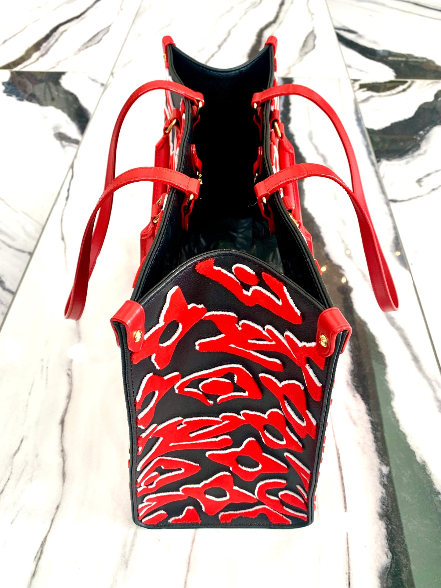 LOUIS VUITTON ON-THE-GO FISCHER MONOGRAM SHOULDER BAG