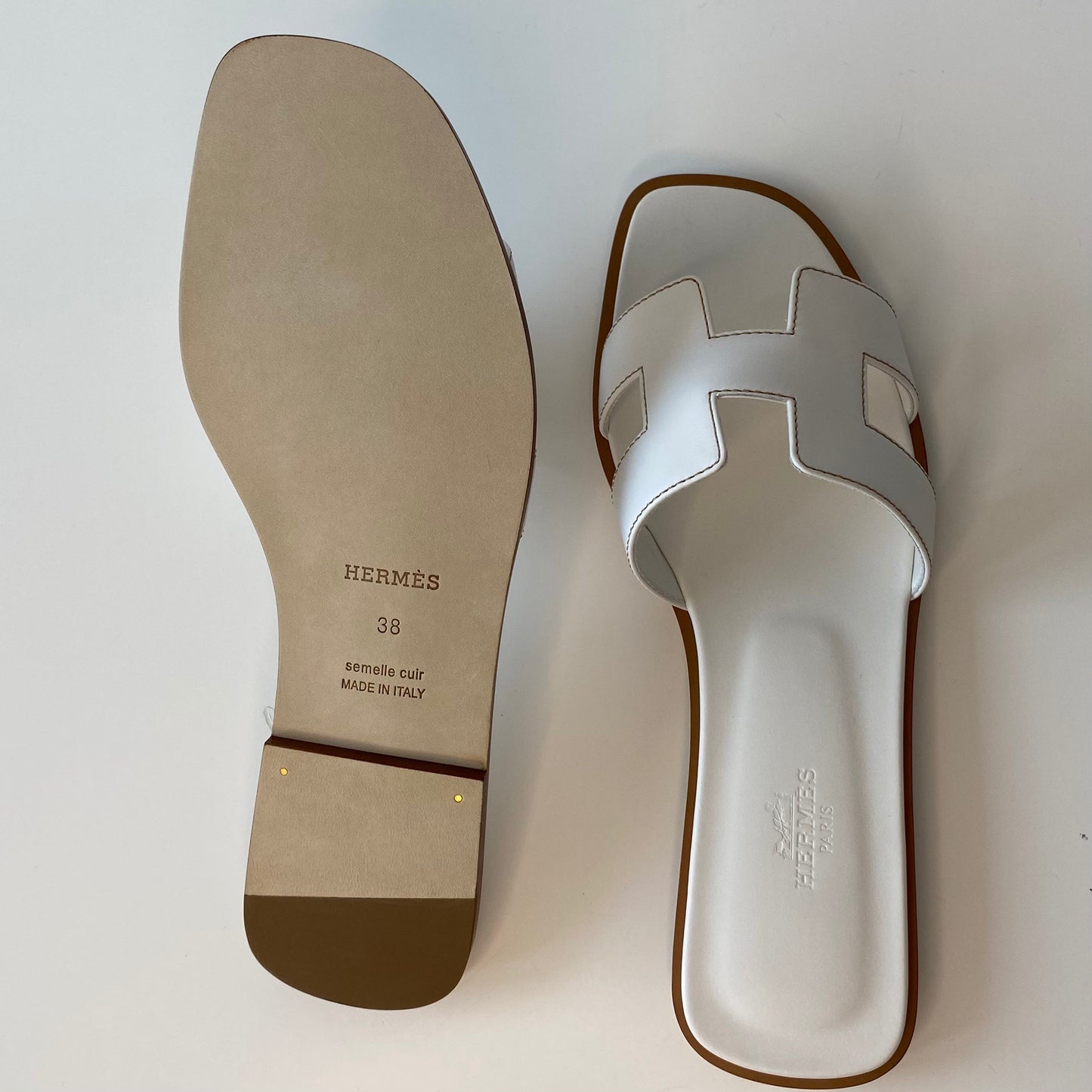 Hermés Oran Veau Box Sandals Blanc