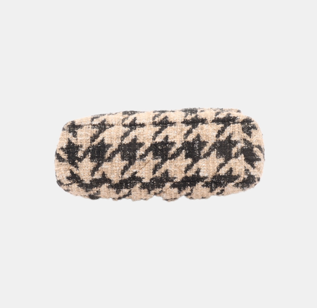 CHANEL CHANEL 19 Medium Flap Bag in 19K Beige Black Houndstooth Tweed