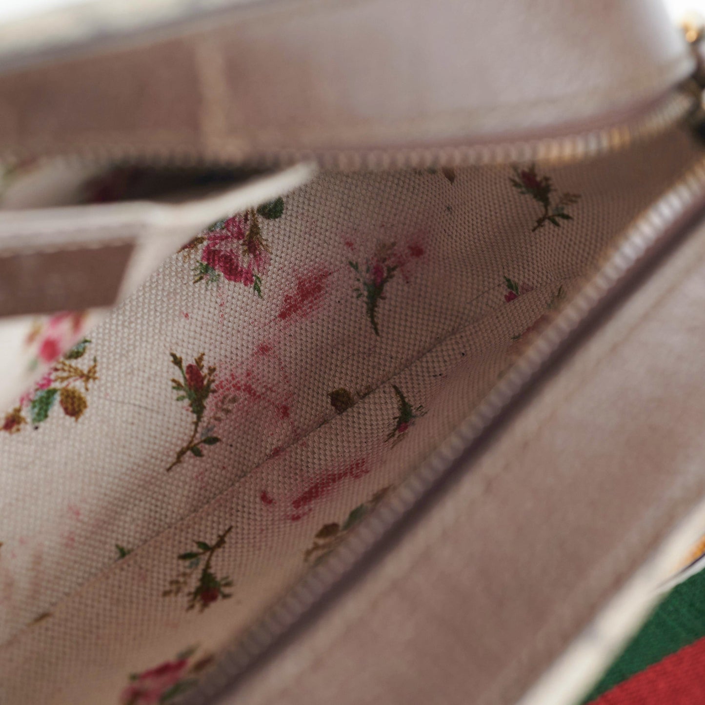 Gucci Neo Vintage Messenger GG Supreme Bag