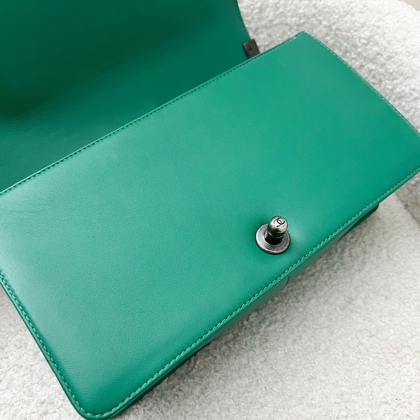 Chanel Medium 25cm Boy Flap in Green Lambskin and RHW