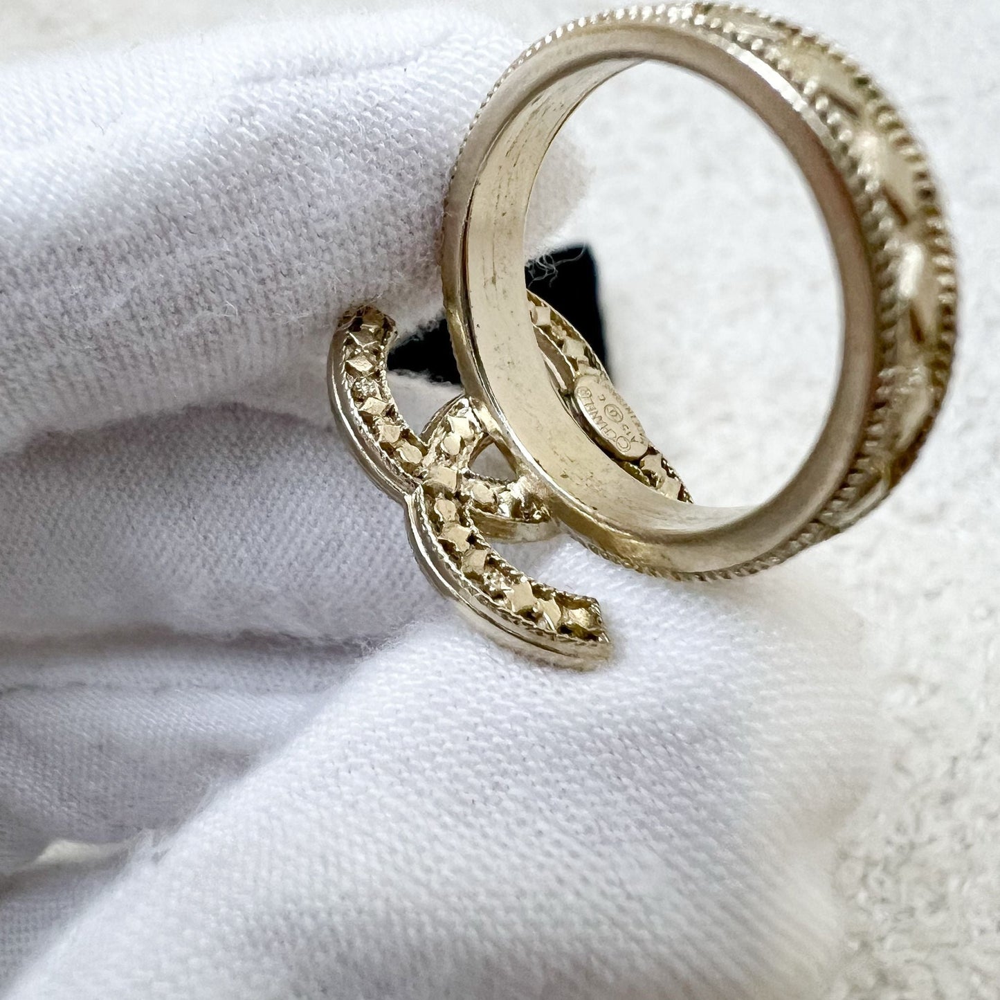Chanel CC Medium Logo Ring in Matte LGHW