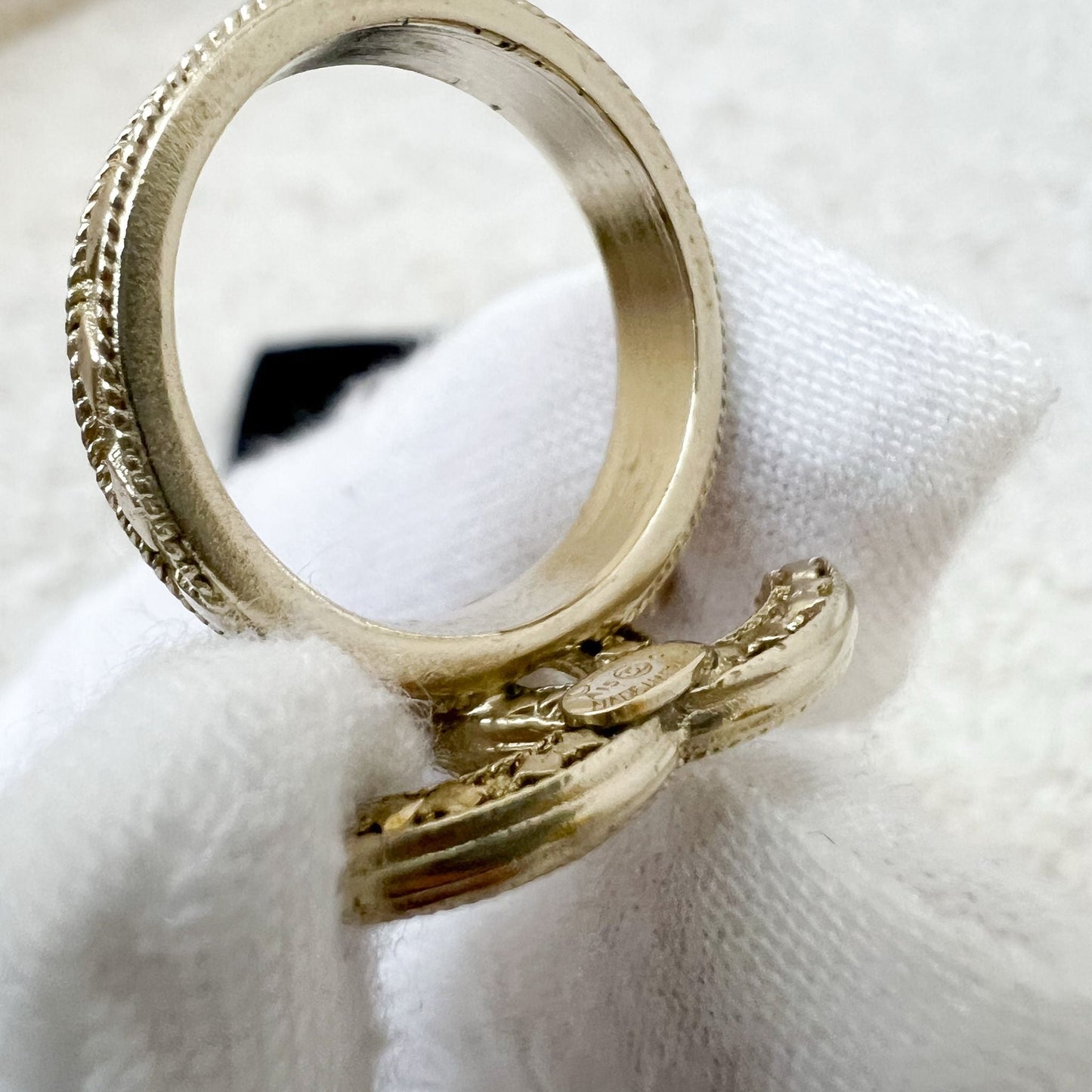 Chanel CC Medium Logo Ring in Matte LGHW