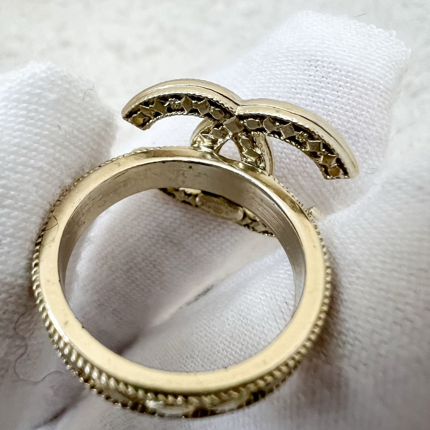 Chanel CC Medium Logo Ring in Matte LGHW