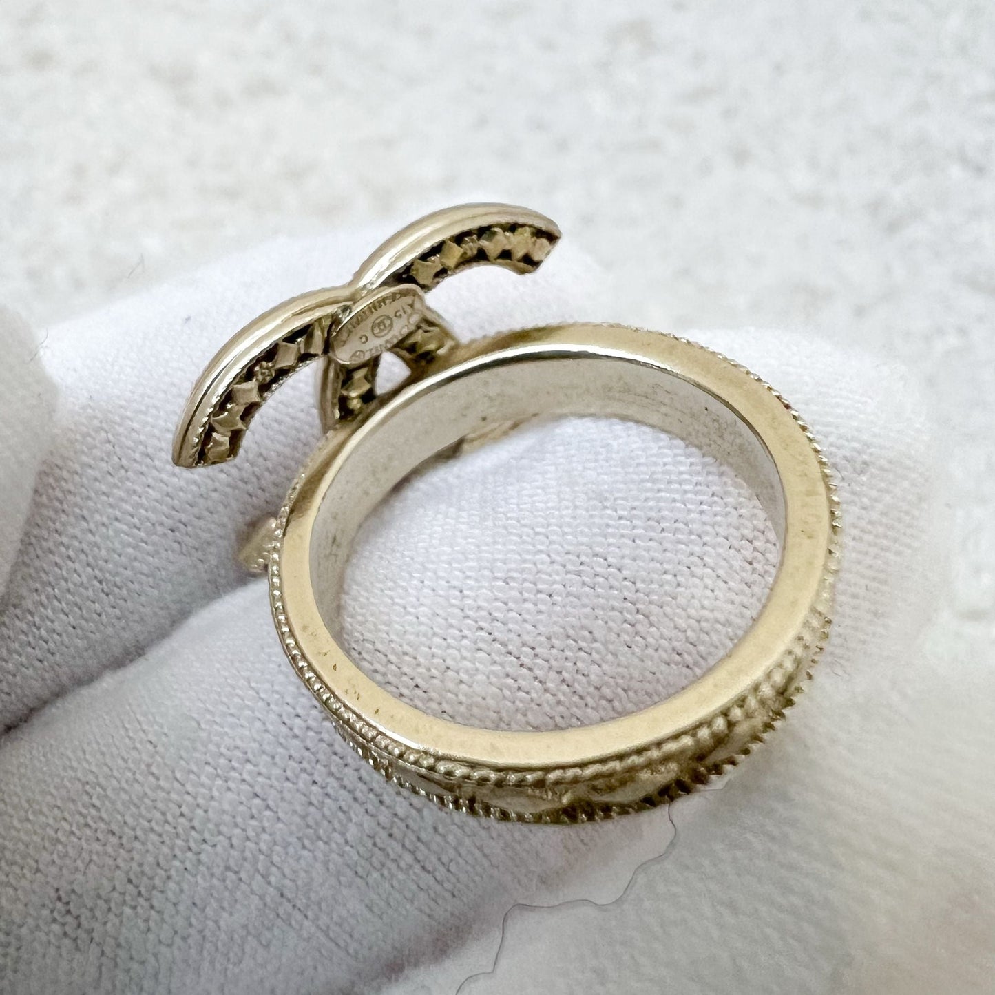 Chanel CC Medium Logo Ring in Matte LGHW