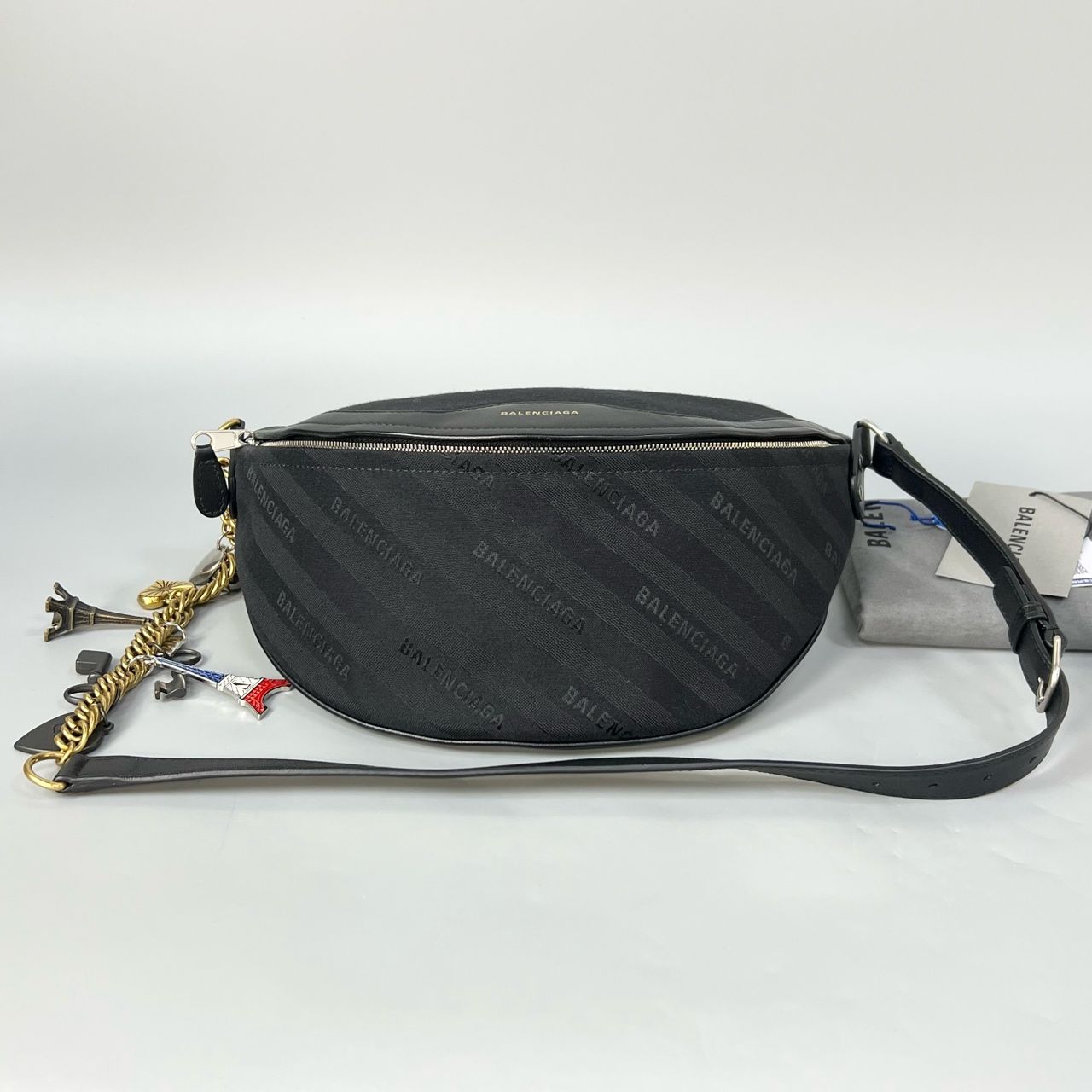 Preloved Balenciaga bumbag black 25cm*17cm XJ11378