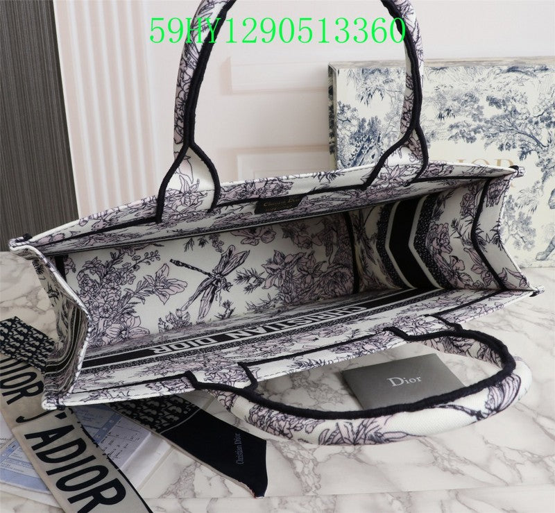 Christian Dior Luxury Bag - The Tote   191