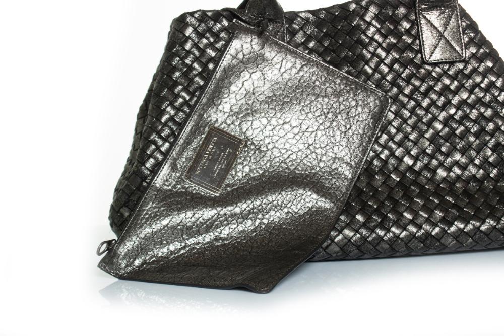 Black Leather Bottega Veneta Handbag