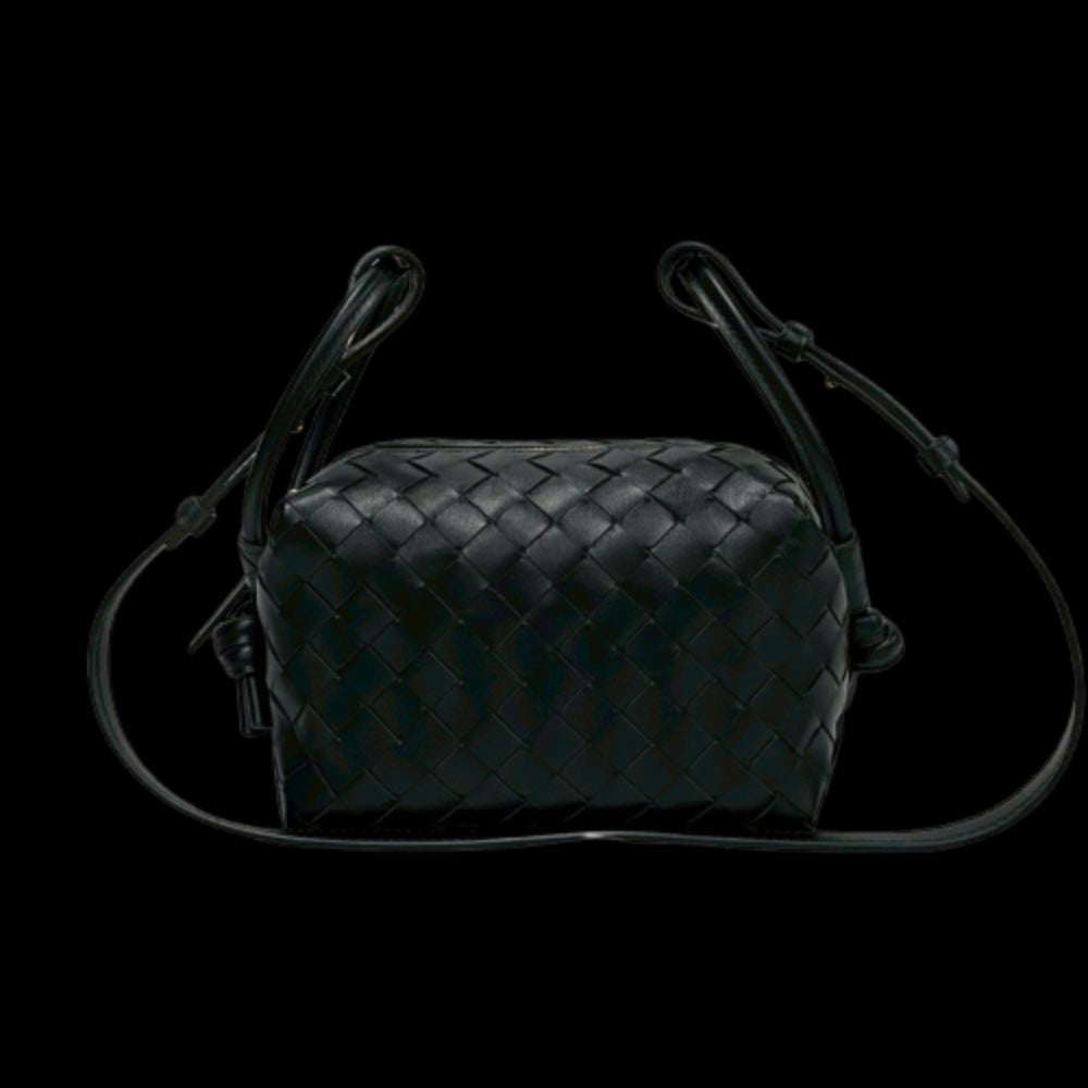 Black Leather Bottega Veneta Crossbody Bag