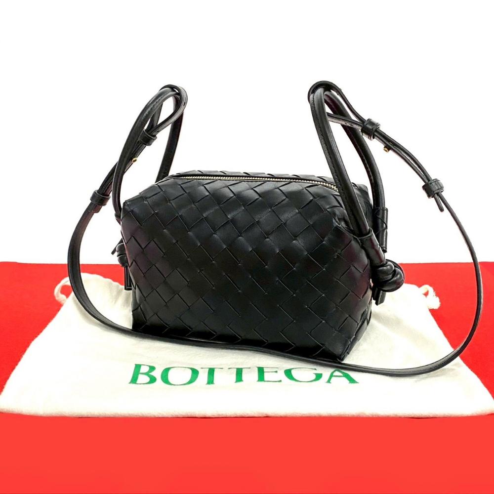 Black Leather Bottega Veneta Crossbody Bag