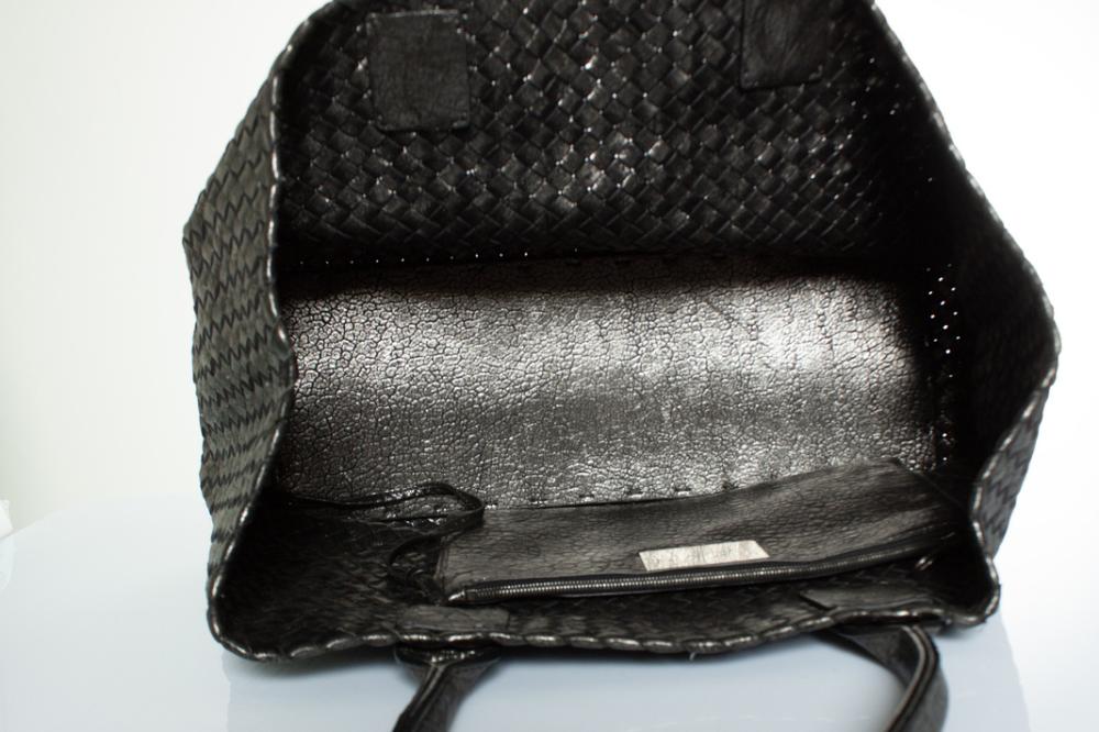 Black Leather Bottega Veneta Handbag