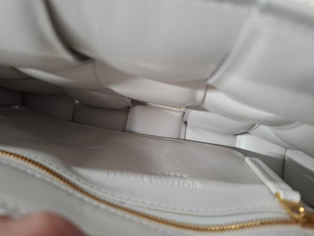 White Leather Bottega Veneta Crossbody Bag