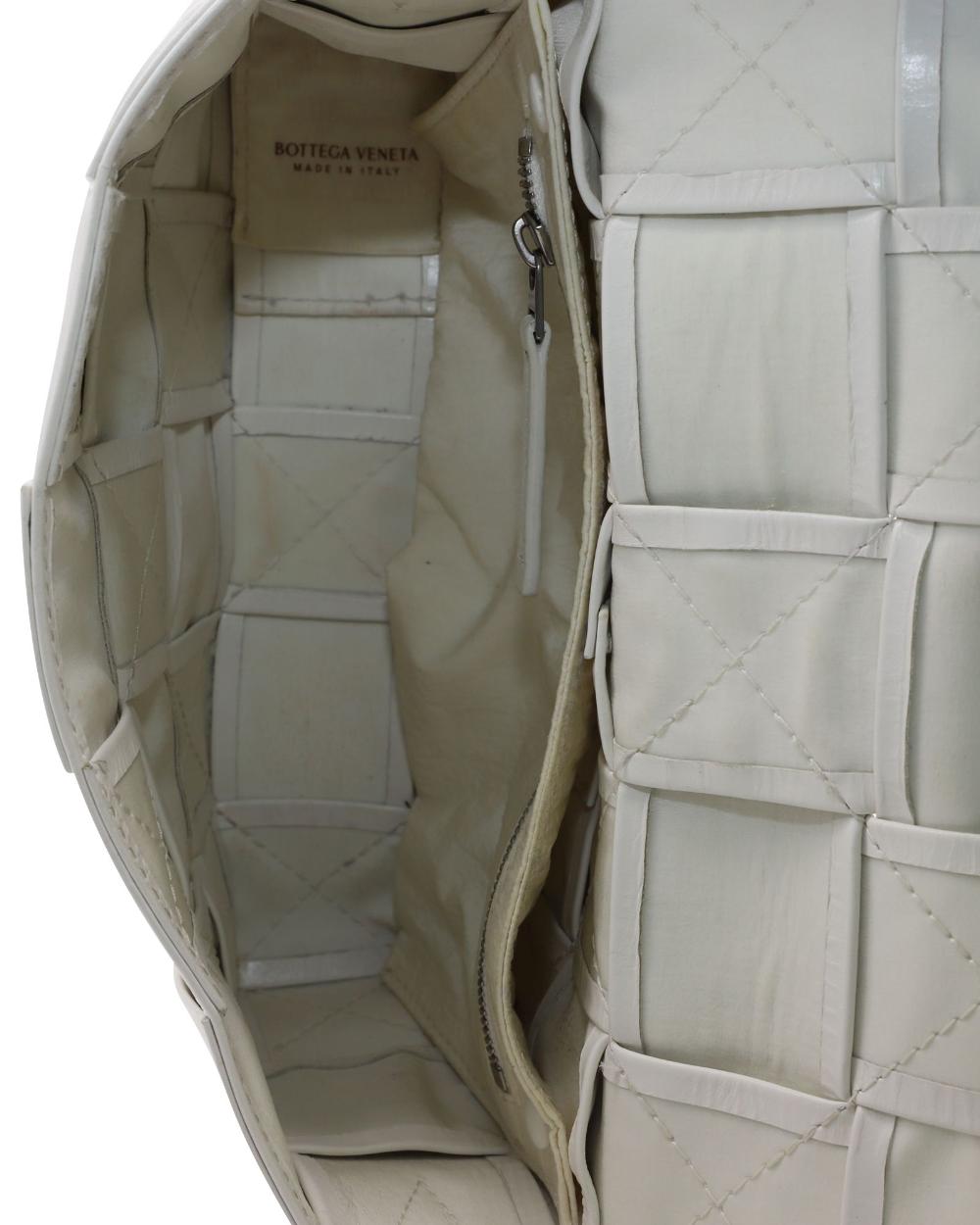 White Leather Bottega Veneta Cassette Bag