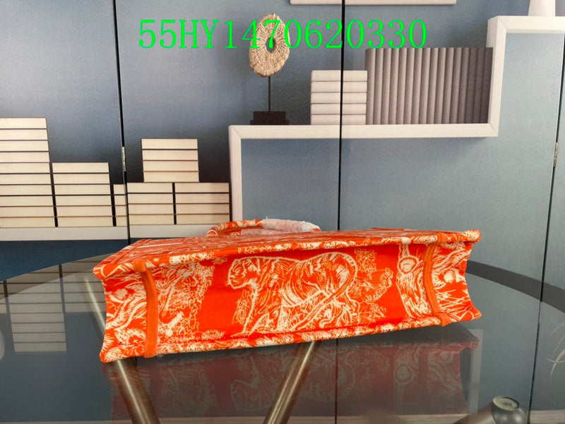 Christian Dior Luxury Bag - The Tote   194