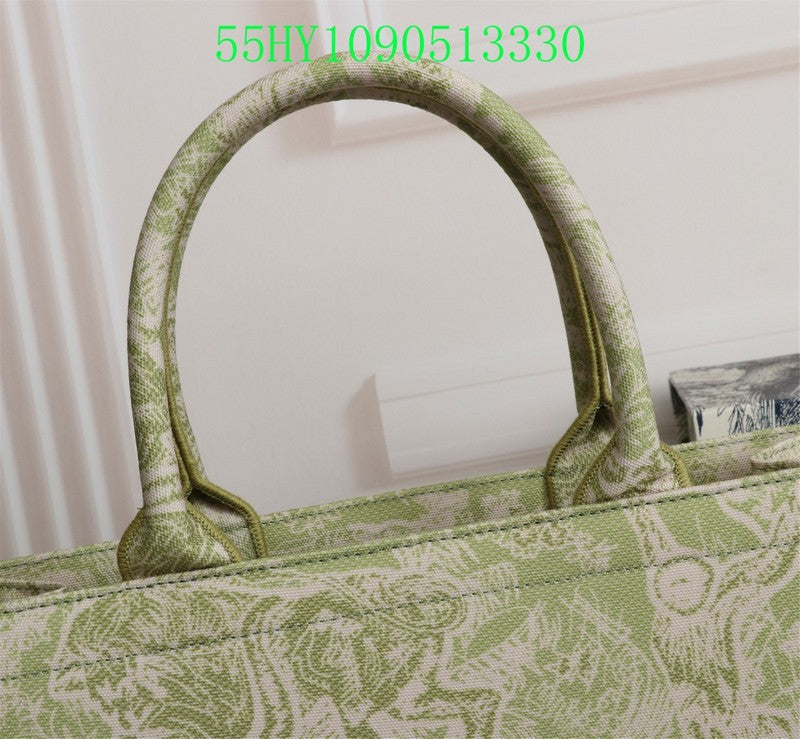 Christian Dior Luxury Bag - The Tote   198