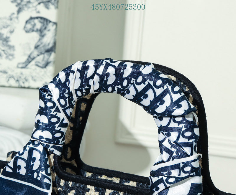 Christian Dior Luxury - The Tote   404