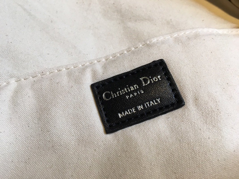Christian Dior Luxury - The Tote   769