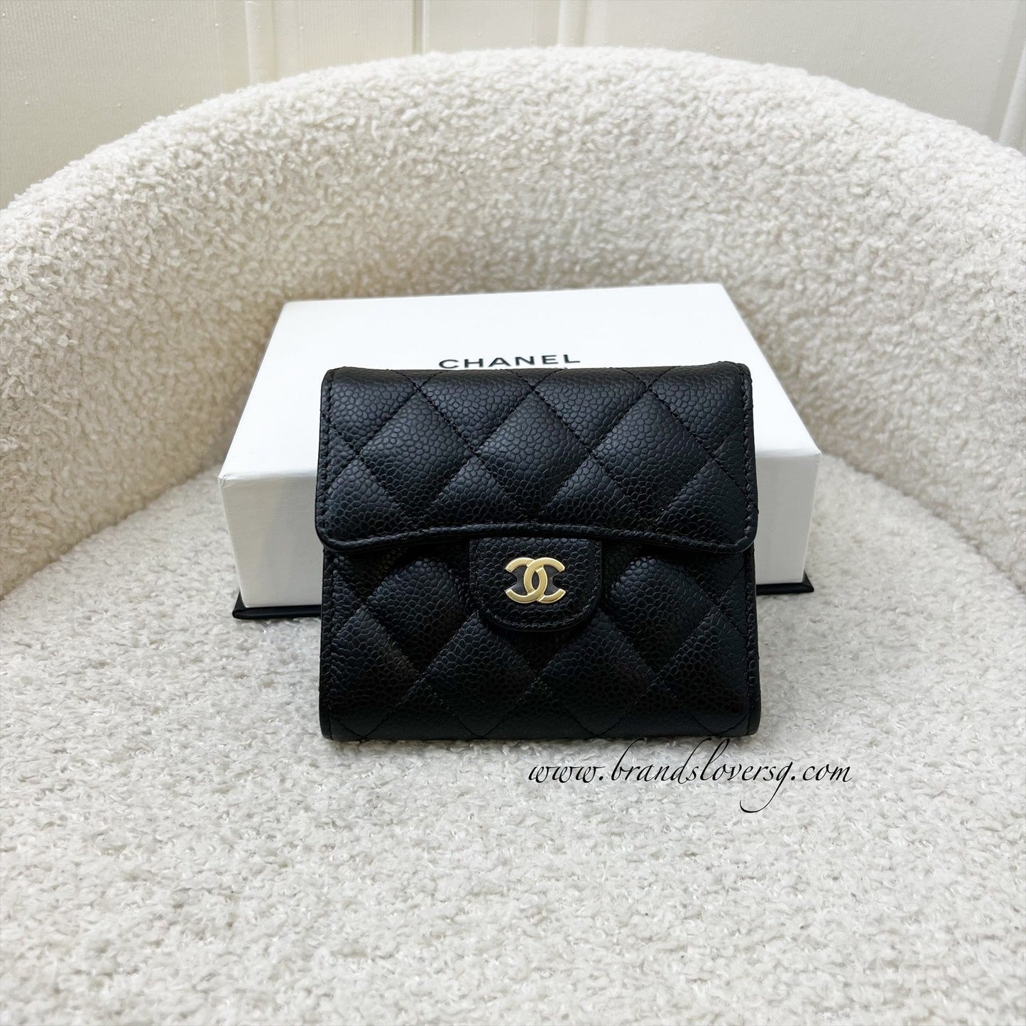Chanel Classic Trifold Compact Wallet in Black Caviar and LGHW (AP0231)