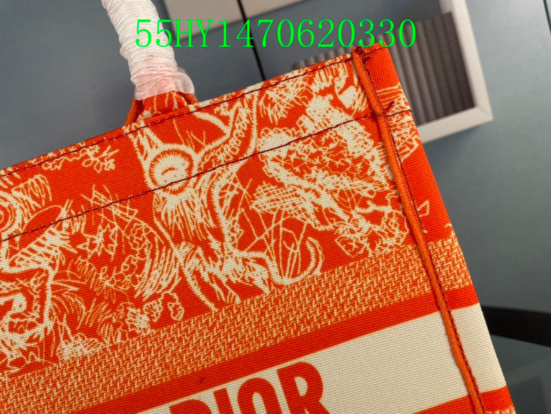 Christian Dior Luxury Bag - The Tote   194