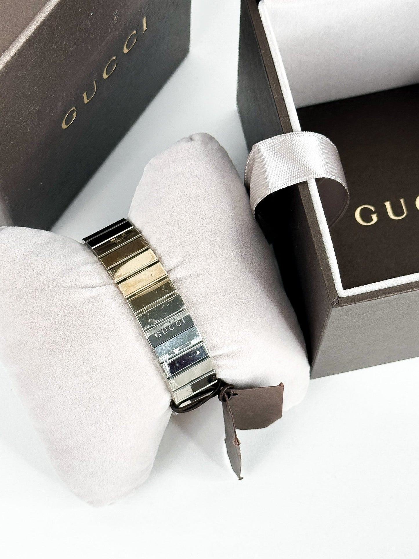 Gucci Interlocking G37 MM Silver Watch