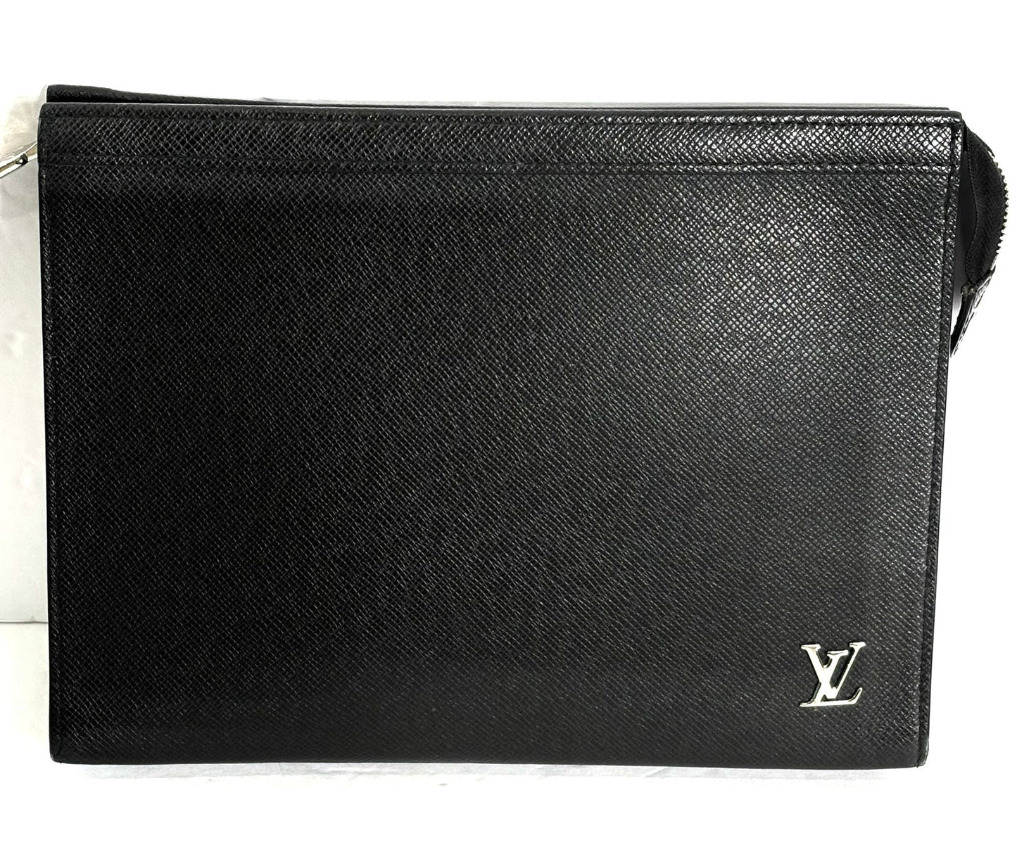 LOUIS VUITTON TAIGA POCHETTE VOYAGE MM BAG