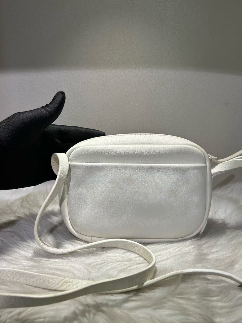 Pre-loved BALENCIAGA Everyday White Crossbody Bag