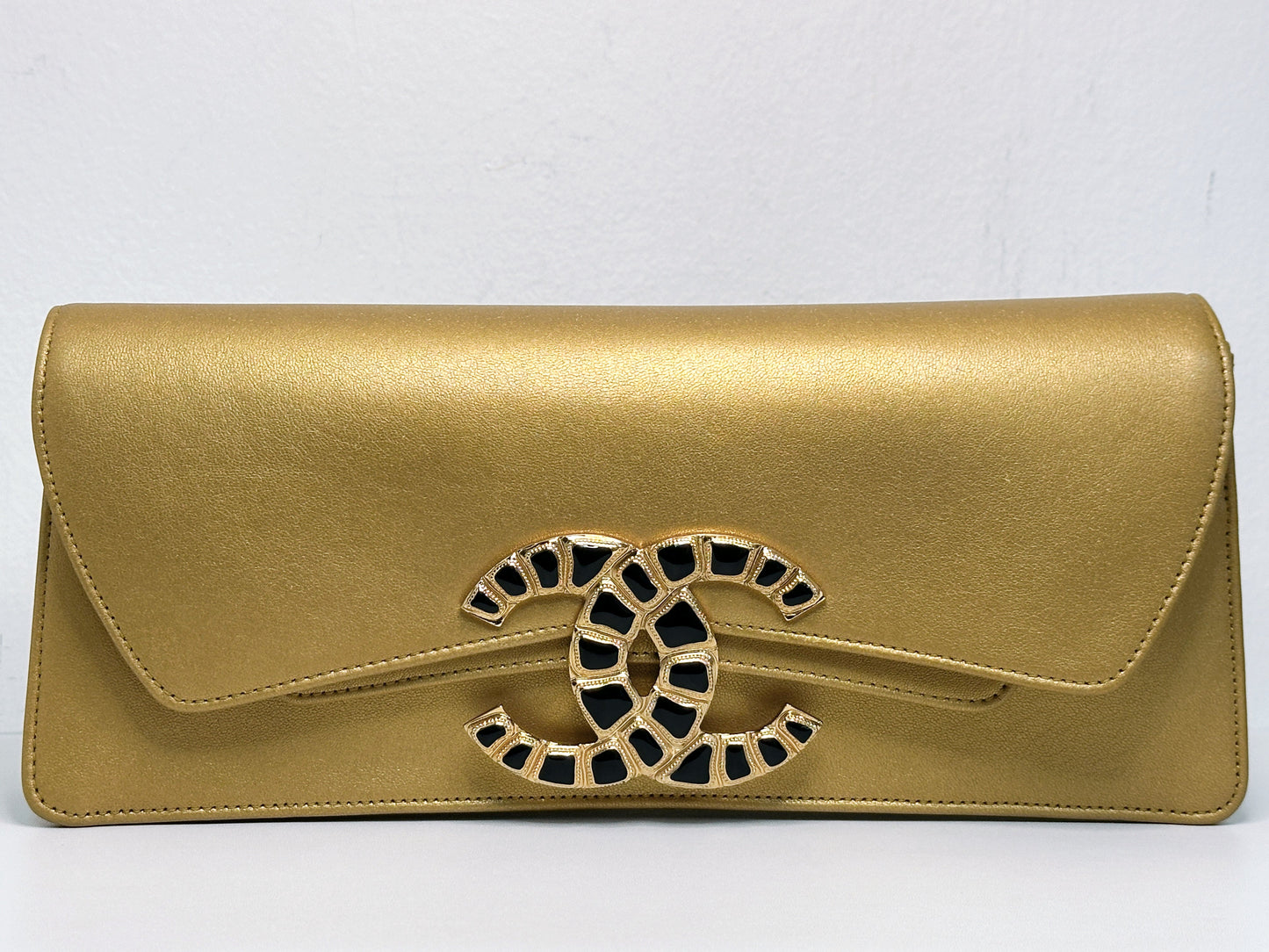 Chanel Lambskin Evening In Egypt Clutch Gold 2815 holo card