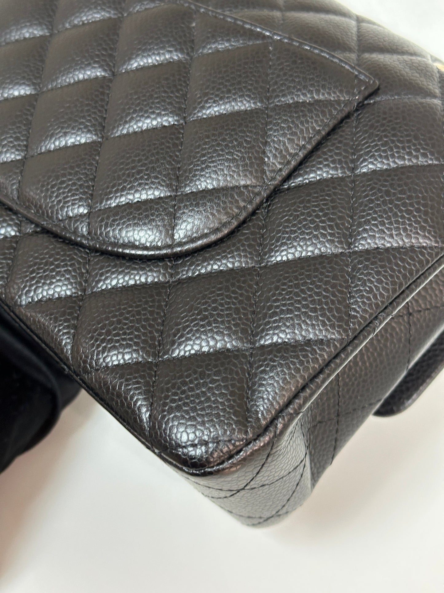 Chanel Medium Classic Quilted Caviar Double Flap Bag Black 2022 year Microchip (There is a slight crack on the inner buckle)
