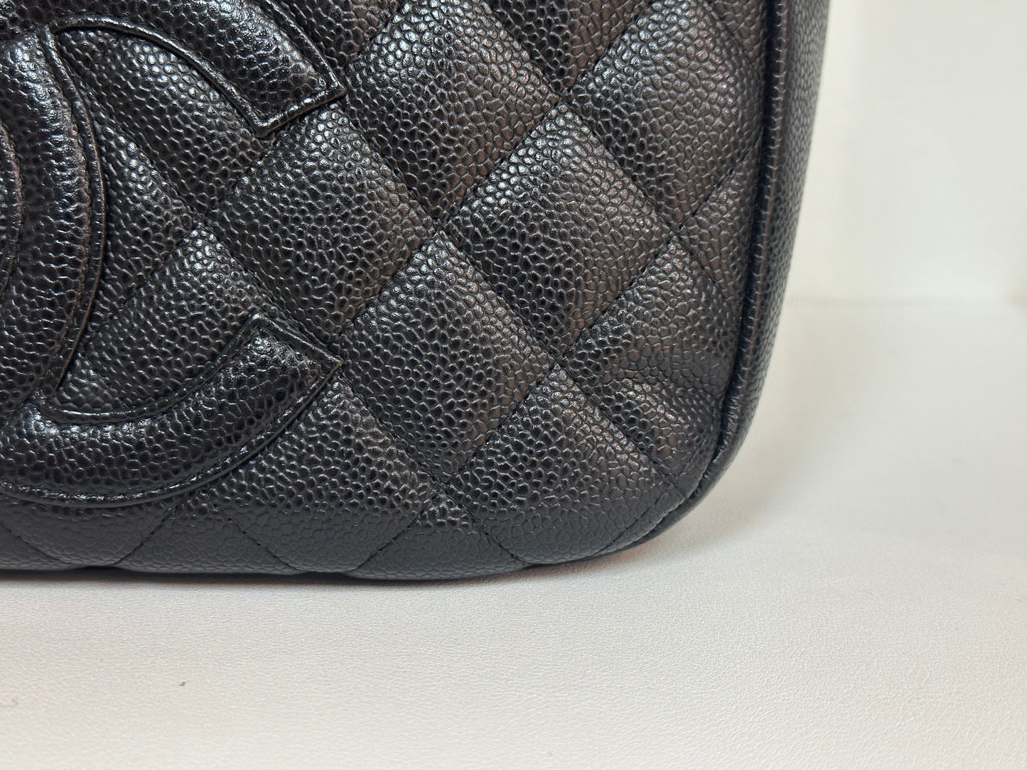 Chanel Black Quilted Caviar CC Logo Chain Shoulder Bag holo 8438