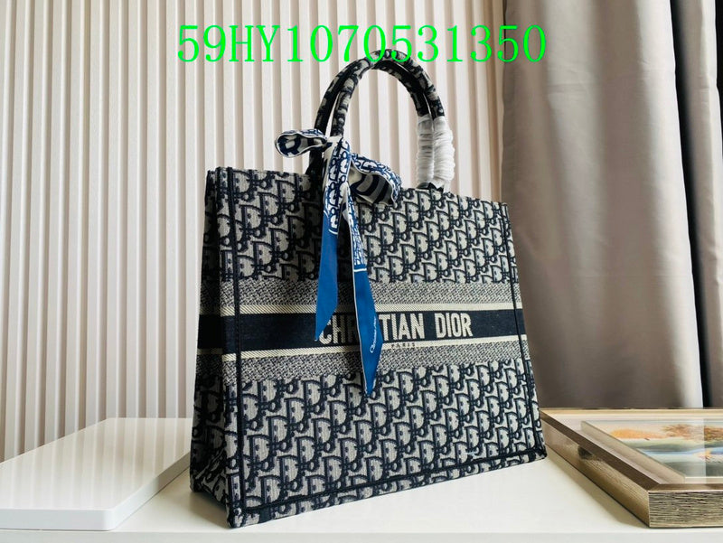 Christian Dior Luxury Bag - The Tote   260