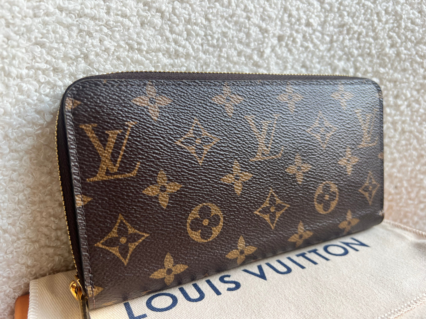 Louis Vuitton Zippy Wallet in Monogram (RRP £580)