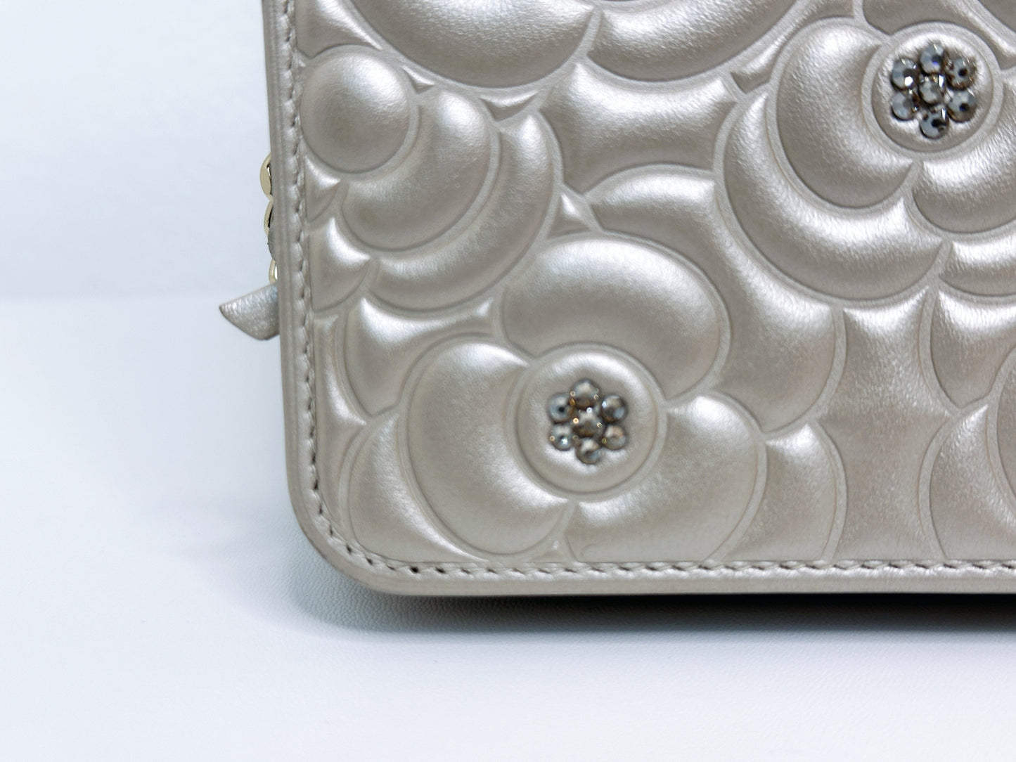 Chanel Camellia Embossed Wallet On Chain 2465 holo card