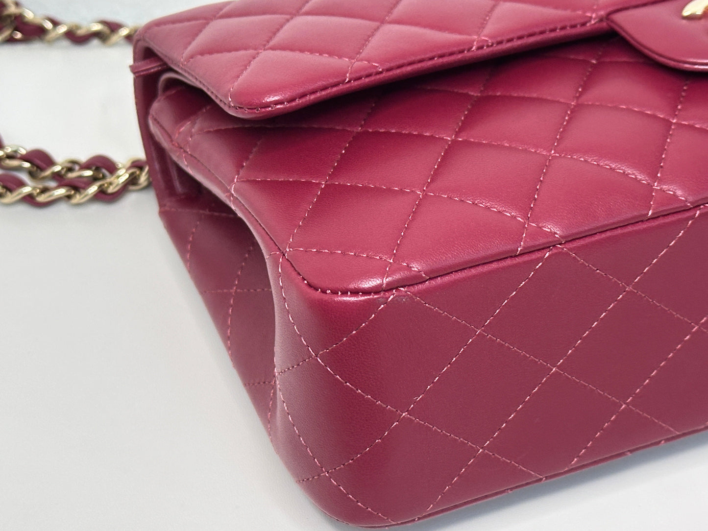 CHANEL MEDIUM 21A CLASSIC DOUBLE FLAP BAG LAMBSKIN DARK RED LGHW ULLK microchip